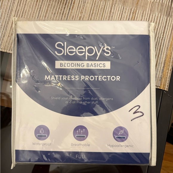 New Sleepy’s mattresss protector - Picture 2 of 4